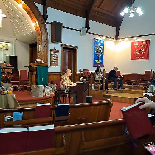 Sending us into the community . Live every day with the spirit of God within you, Never tire of doing what is good! | United Church of Madrid