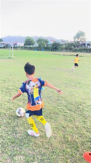 Nhap | フットボール| Practice dribbling and shooting | #shorts #Futebol #サッカー #footbal#trending #soccer