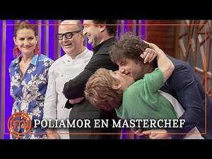 MOMENTAZO POLIAMOR ¡Besos entre todos! | MasterChef Celebrity 4