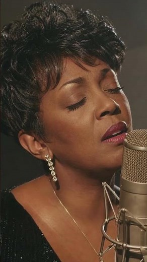🎤 How Anita Baker Became the Queen of Quiet Storm