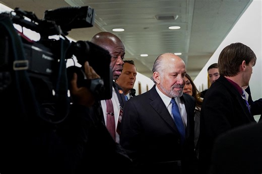 US current account deficit contracts sharply in the fourth quarter