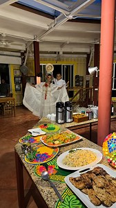 Recently, we had an amazing folkloric performance by a Panamanian couple during dinner at Canopy Tower. They were wearing the typical Panamanian custom which is often regarded as one of the most elegant national costumes in the world: a beautiful skirt called “pollera” for women, who also wear special gold jewelry, and the hair adorned with stunning hand-made “tembleques”, and a white-colored cotton made shirt for man. Not surprisingly, the performance ended with everybody dancing!, which is jus