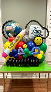 🎒✏️ BACK TO SCHOOL BALLOONS ✏️🎒 This custom back-to-school balloon arrangement is bursting with colorful details — from the oversized pencil personalized with the student’s name to rulers, a globe, and even a balloon spiral notebook! Perfect for first day of school photos or classroom decor. Made with high quality balloons from @betallic and packed with school details, this design is a great way to kick off the school year! 📚 Great for: • First day of school setups • Teacher gifts • Classroom