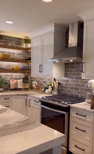 Living my best life in my split entry house! (which I swore I would never live in). But when we took down all the walls it really opened up the options. Now that everything has been remodeled I love it! 😍 #designerstouch #homeremodeling #interiordesign #homeinspo #kitchenremodeling #kitcheninspo #splitlevelhouses #whitekitchen