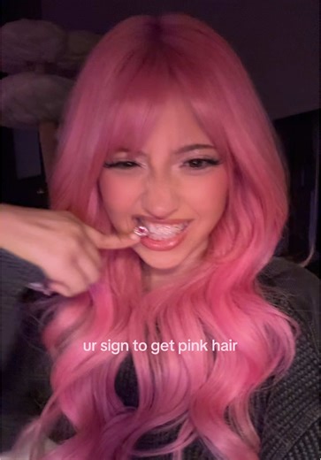 bald freak baddie (@emoslomogirl)’s video of Pink Hair