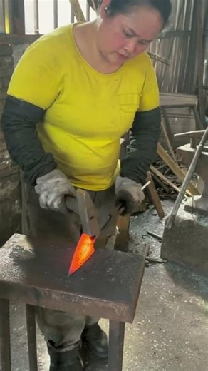 Forging Process of a Female Blacksmith