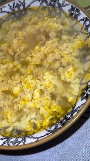 Stracciatella in Brodo: Ricetta Tradizionale Italiana Facile e Veloce