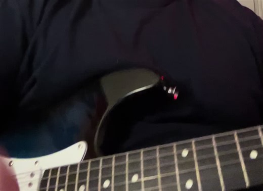 First look at the guitar just starting to learn and i wanted to start off with the intro to Tennessee Whiskey #electricguitar