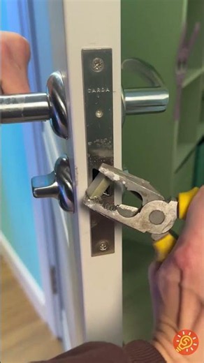 Conserto DIY: Como consertar uma fechadura com defeito rápido! 🛠️✨