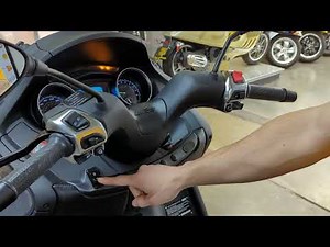 How to Use Reverse: 2022 Piaggio MP3 500 HPE Sport Advanced USA