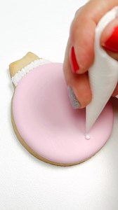 4.1K reactions · 728 shares | This snowflake ornament cookie is simple and sweet! ❄️ If you can’t tell, I love decorating cookies with snowflakes for winter and Christmas! 勺 | Beka Claire | Facebook