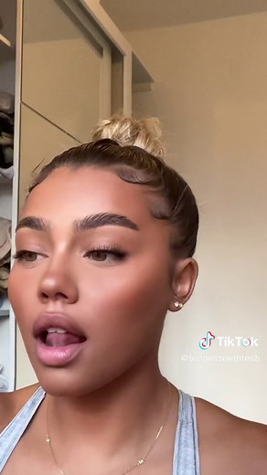 Perfecting Eyelashes with Mascara Application Tips