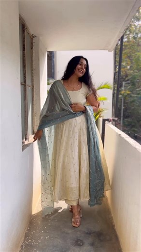 The Handloom Project on Instagram: "Comment LINK to get the direct link✨tissue suit✨ Fabric: Tissue shimmer butti top and palazzo with space silk dupatta . . . . . . . #smallbusiness #thehandloomproject #buynow #tissueshimmer #offwhitesuit #offwhite"