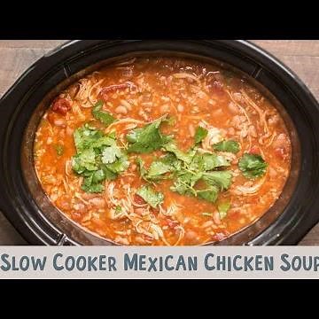 🌮🔥 Slow Cooker Mexican Chicken Soup 🥣🫑 Zesty & Cozy Bowlful! 🍗🇲🇽