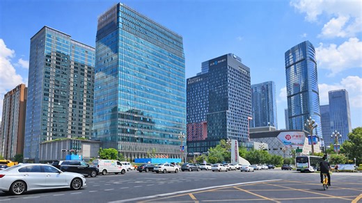 Walking through the core of Chengdu city