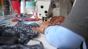 Molly Sims works out for a cause, gives advice to moms juggling kids amid coronavirus