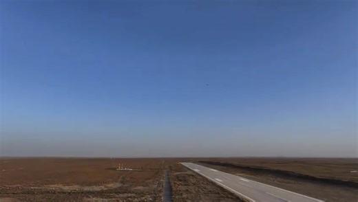 The Defense Post on Instagram: "🇽🇰🛩️ Kosovo’s Skifteri K1 kamikaze drone — described as the country’s “longest-range” combat drone yet, with a reported range of over 621 miles — completed its maiden flight, launching from a ramp and striking a ground target in a live test. Skifteri K1: 👉 Indigenously developed by Ridvan Aliu 👉 Up to 7 hours of endurance 👉 Carries a 66‑pound payload 👉 Optional 4K camera for target observation from up to 8,202 feet 👉 Uses a fixed-wing airframe with a rear-