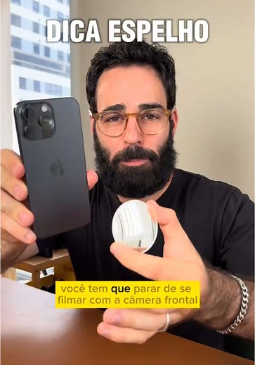 Comenta “quero” que eu te mando o link! Ou acesse no meu perfil! Pare de se filmar com a câmera frontal! Use esse espelho para gravar com a câmera traseira e aproveite a qualidade superior. \t•\tEsse espelho duplica o que a lente 0.5x captura, para que você veja exatamente o que está sendo gravado. \t•\tFácil de colocar e tirar, pois possui um ímã na parte de trás. #espelho #fotografiamobile #dicadeiphone #technology #tecnologia
