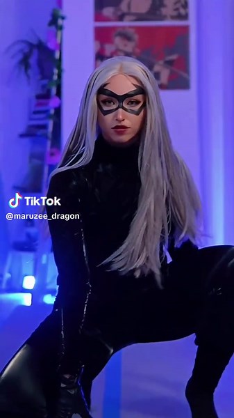 The split kick is back! It was challenging to pull off that kick without any momentum 🥲... But hey, when I unlock my inner Black Cat, there's no limit!😂 #martialarts #marvel #transition