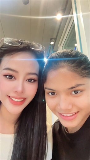 ประโยคน้ำเน่าที่ทำให้ร้องไห้… เนียร์ :ไม่มีทางรู้ว่าวันข้างหน้าจะเกิดอะไรขึ้น ไม่เธอหรือเค้าที่จะต้องจากไปก่อน ถ้ายังมีลมหายใจอยู่ เค้าจะดูแลเธอจนกว่าจะหมดลมหายใจ🥹