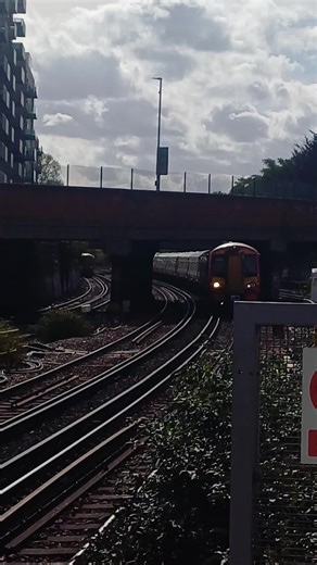 387 209 387 301 passing Clapham Junction for London Victoria#V #fyp #Viral #real #f