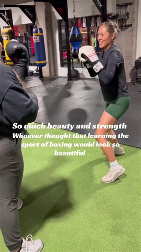 Hi! Coach Jill here and I’m ready to teach you how to box! I have beginner classes where I break down fundamentals and form and you can also progress to higher level classes. Chandler and Downtown Phoenix Message for info. 🤝🥊 #boxingbaddies #womenboxingclass #beginnersboxing #phoenix