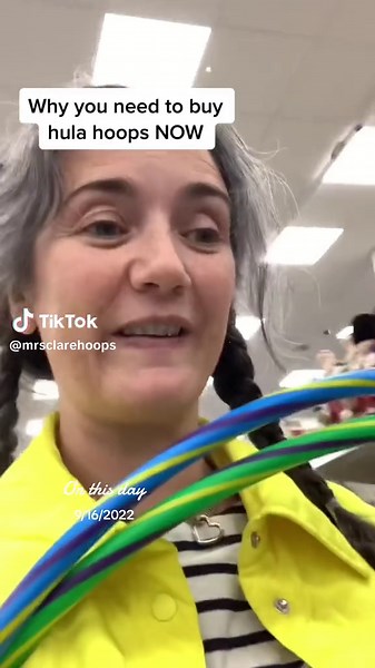 Creative Christmas Wreath Using Hula Hoops