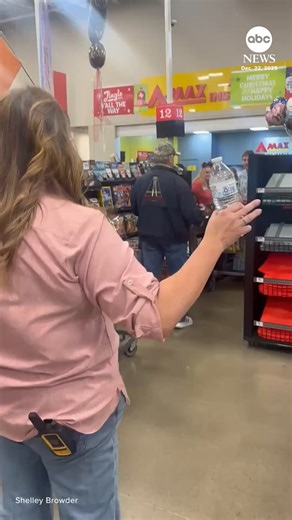 "We hope every one of you have a very merry Christmas and continue to shop with us." Christmas came early for some shoppers at an H-E-B supermarket in Texas. The store offered everyone in line free groceries after a computer glitch shut down the registers. https://abcnews.visitlink.me/fFBL1B | ABC News