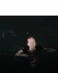 A woman tried to escape from a police chase, but things didn't go as she planned. She jumped into the sea to hoping to escape, but ended up being rescued by the same officers. | Positive