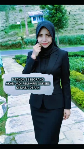 #creatorsearchinsights 5 TANDA SESEORANG AKAN MENJADI PEMIMPIN DI MASA DEPAN, 1. Self awareness yang baik menjadi salah satu fondasi utama dalam kepemimpinan. Seseorang yang mampu memahami kepribadian, perilaku, serta emosinya sendiri cenderung lebih bijak dalam berpikir dan bertindak sesuai dengan situasi yang dihadapi. Kemampuan ini membuatnya lebih cermat dalam mengambil keputusan, sekaligus lebih mudah beradaptasi dengan berbagai karakter orang di lingkungan yang berbeda. 2. 10th ANNIVERSARY