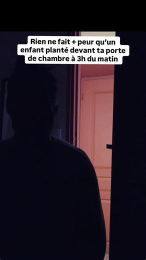 🧔🏻‍♂️ OuiOui le Daron ✨( Jérémy ) on Instagram: "Sans parler ni bouger👹 on dirait des zombies 😱 T’as beau avoir des milliers de nuits pourries derrière toi, à chaque fois qu’ils font ça c’est tellement flippant ! 🤯 On dirait des zombies, c’est HORRIBLEEE 😭 #humour #viedeparents #parentalité #daron #viedefamille"