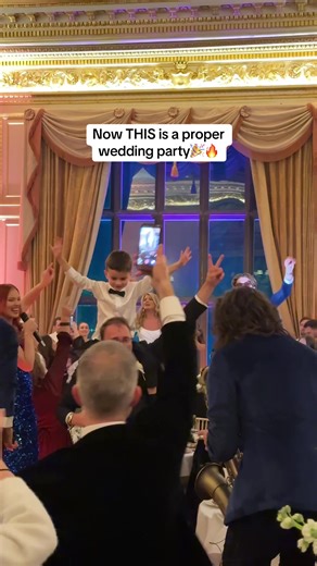 The Perfect Wedding Party Soundtrack: Oasis Hits