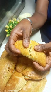 Pastels fait maison 😍😋 bénin repas benin cuisine cuisine calavi restaurant cotonou restaurant calavi restaurant foutou banane restaurant chic riz poulet calavi calavi restaurant riz aux légumes gastronomie beninoise les repas du benin #cuisine #cuisinedumonde #cuisinetiktok #recette #cuisinemaison | Les Plats De Anna