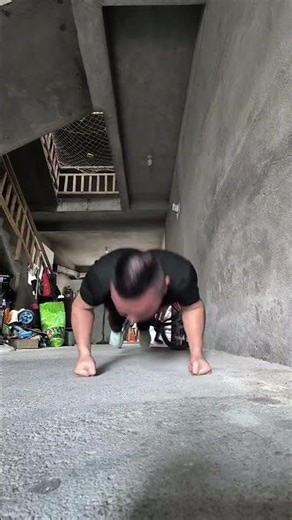 Advanced explosive push-ups in Fujian, China