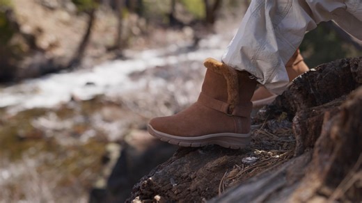 1K reactions · 41 shares |  Skechers Hands Free Slip-ins støvler Træd i dem uden besvær. Varme, bløde og utrolig komfortable. | SKECHERS | Facebook