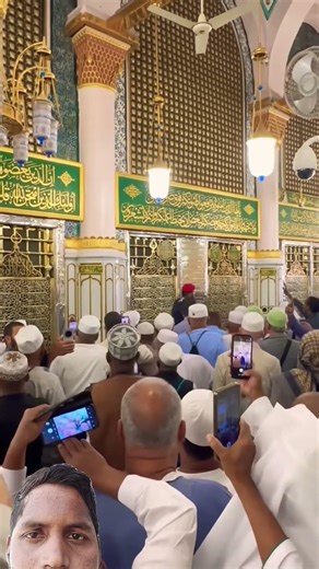 Mashallah subhanalla aaka ka Mazar Sharif ki jaliyan