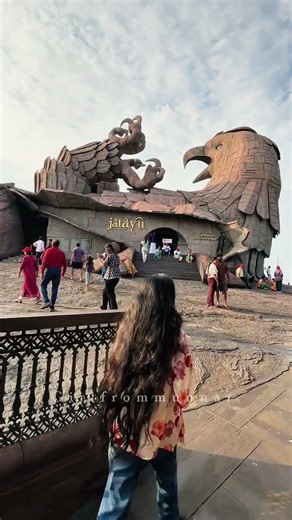 🥰 largest bird sculpture, measuring 200 feet long, 150 feet wide, and 70 feet tall.