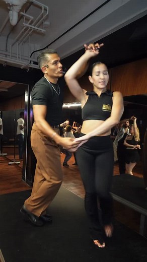 🔥 Level 2 & 3 Salsa Partnerwork with Adolfo Indacochea & Nathalia Raigosa! Take your dancing to the next level sharper turns, cleaner technique, and stronger connection 💃🕺 📅 Every Wednesday at 7:30 PM 📍 Empire Dance Studio NYC Let’s keep building that Empire style pure Mambo energy! 💥 🎥: @throughthemambo_lens #EmpireDanceStudio #SalsaOn2 #MamboStyle #AdolfoIndacochea #NathaliaRaigosa #NYCSalsa #SalsaClass #EmpireMambo | Empire Mambo NYC
