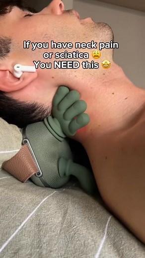 1.2M views · 10K reactions | Say goodbye to nagging neck and shoulder pain after a long day!  Our advanced Shiatsu Massage Pillow brings the bliss of a professional deep tissue massage to your fingertips, anytime, anywhere. Perfect for busy professionals like you, it delivers targeted relief to tight muscles, melting away stress & rejuvenating your mind and body. Relaxation on demand - at home, in the office, or on-the-go! #RelaxAnywhere | Equallance | Facebook