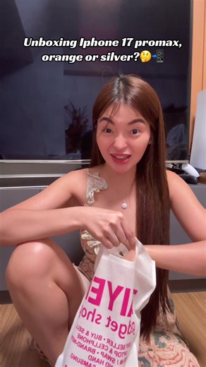 Unboxing the iPhone 17 Pro Max: Orange vs Silver