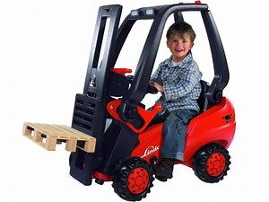 A pedal powered forklift!!! My little guy would LOVE this! Get it via my amazon affiliate link --> http://amzn.to/2upR8HA | Spaceships and Laser Beams