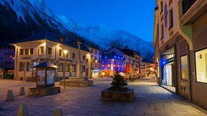 Chamonix Mont Blanc – Sunset Walk Through Alpine Charm (4K)