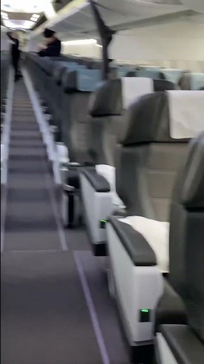 Quick Look: Icelandair 737 MAX8 Business Class