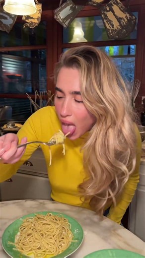 I promise @joannepalmaro I'll never cut my #shorts again #short #el_piex