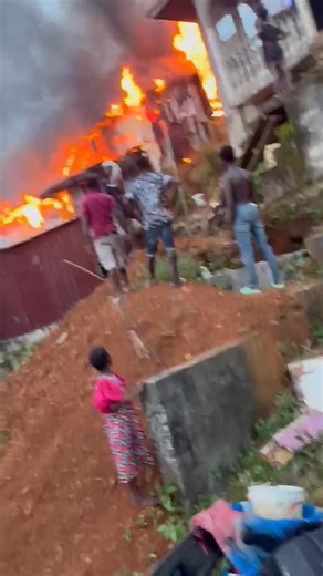 Breaking News🗞 Fire outbreak at Jennifer Drive, Hamilton by the Peninsula Road, Goderich. According to report the fire incident was caused by poor electricity supply. But thank God no casualties have been reported at this time. | BORN 2 BLOG