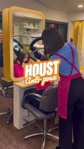 Le pire cauchemar des parents… enfin une solution à Tours ! Je vous emmène découvrir une nouvelle adresse à Tours qui risque de sauver beaucoup de familles : @Houst l’atelier Anti-poux , un centre anti-poux pensé pour vous simplifier la vie. Ici, on oublie les heures interminables à essayer d’enlever les poux à la maison 😭. Diagnostic, traitement adapté et retrait minutieux… tout est pris en charge par une équipe bienveillante dans un espace rassurant pour les enfants, avec même un coin jeu pou