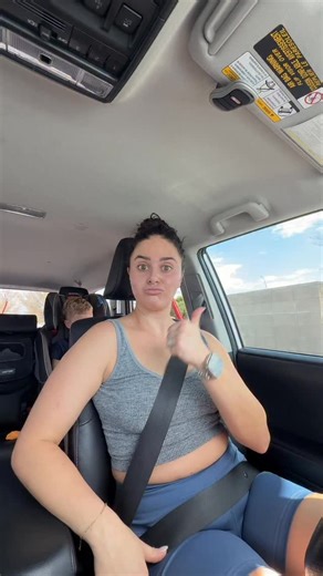 Happy MONDAY!!! Part 2 of my productive series 💗 this video is all about clustering tasks ➡️ Here are a few examples: ✅ Feeding the dogs and starting a load of laundry ✅ Emptying the dishwasher while you cook dinner ✅ Making a doctor’s appt while waiting in the school pick up line | Ashley Lorena Adkins