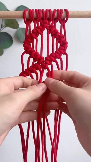 Macrame wall hanging design #macrame #macrameart #macrametutorial #macramedecor #macramelove #macramedesign #diy #homedecor #home #diycrafts #diyhomedecor #diyprojects #diydecor | knitting ideas