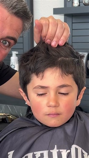 youngest child to receive Buzzcut #tutorial #buzzcut #fyp #taperfade