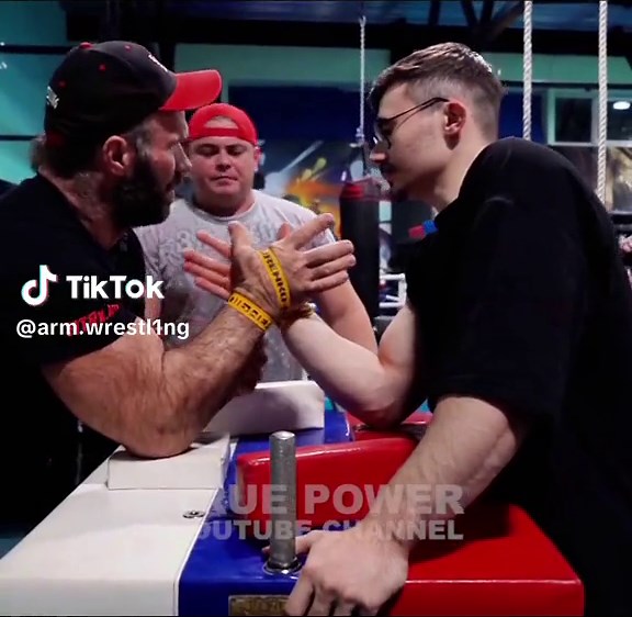 Arm Wrestling Battle: Akimbo69 vs Denis Cyplenkov
